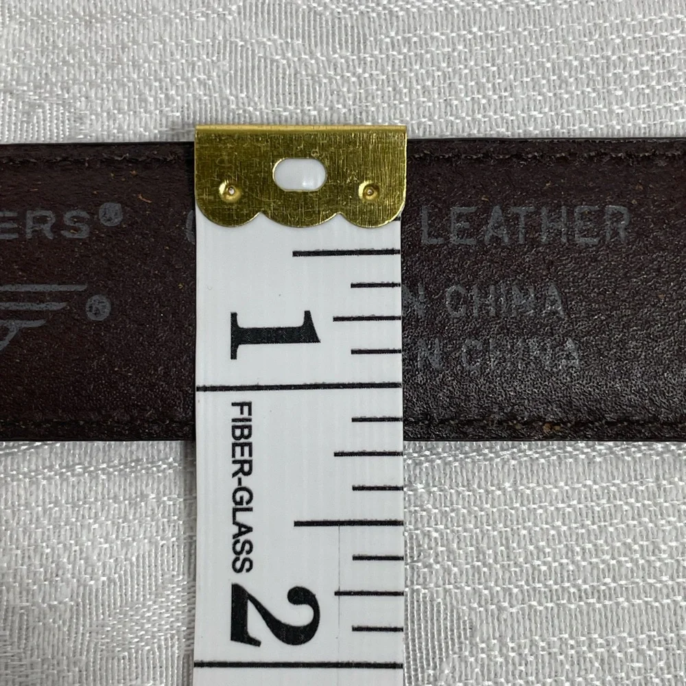 Dockers Men's Classic Brown Leather Belt Size 42 with Silver Tone Buckle.